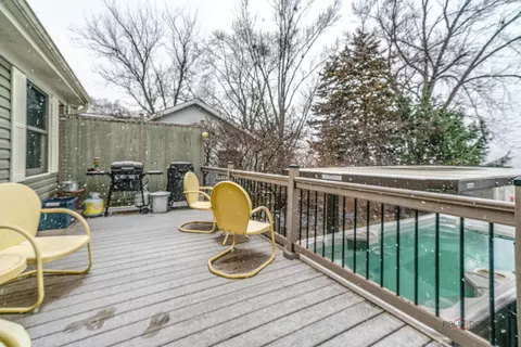 Exterior - 5000 W Shore Dr, Mchenry, IL 60050 photo 6 of 10