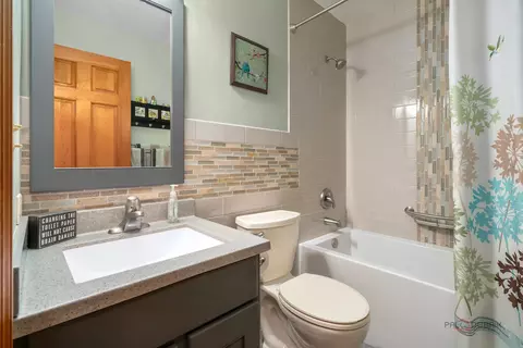 Bath - 5000 W Shore Dr, Mchenry, IL 60050 photo 1 of 4