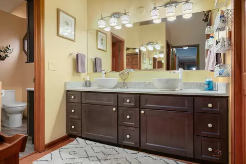 Bath - 5000 W Shore Dr, Mchenry, IL 60050 photo 2 of 4
