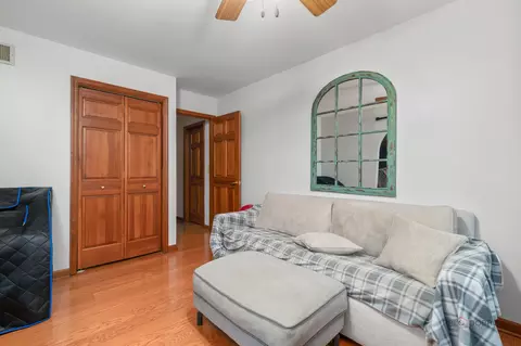 Bedroom - 5000 W Shore Dr, Mchenry, IL 60050 photo 1 of 5