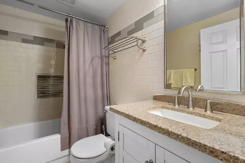 Bath - 5000 W Shore Dr, Mchenry, IL 60050 photo 4 of 4