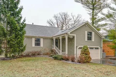 Exterior - 5000 W Shore Dr, Mchenry, IL 60050 photo 2 of 10