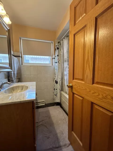 Bath - 6038 W 55th St, Chicago, IL 60638 photo 1 of 4