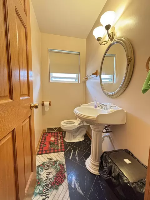 Bath - 6038 W 55th St, Chicago, IL 60638 photo 2 of 4
