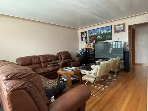 Living - 6038 W 55th St, Chicago, IL 60638 photo 1 of 3