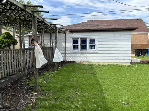 Exterior - 6038 W 55th St, Chicago, IL 60638 photo 4 of 5