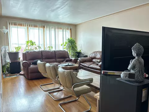 Living - 6038 W 55th St, Chicago, IL 60638 photo 3 of 3