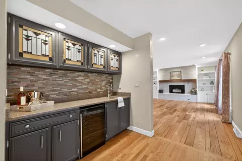 Entry Way - 11 N080 Juliet Dr, Elgin, IL 60124 photo 4 of 7