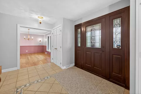 Entry Way - 11 N080 Juliet Dr, Elgin, IL 60124 photo 3 of 7