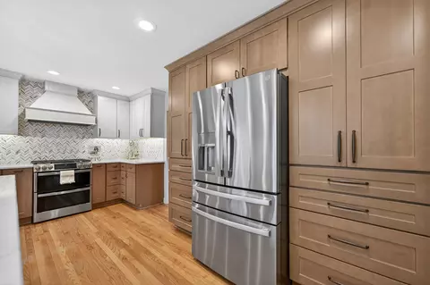 Kitchen - 11 N080 Juliet Dr, Elgin, IL 60124 photo 3 of 6