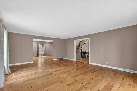 Living - 11 N080 Juliet Dr, Elgin, IL 60124 photo 3 of 6