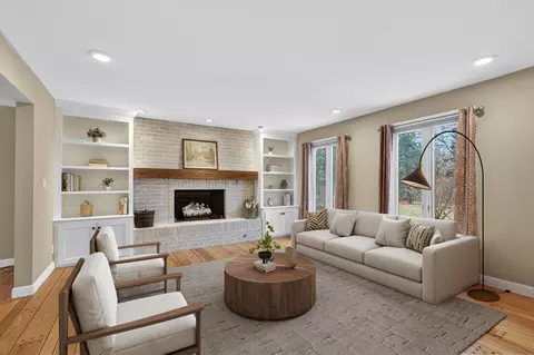 Living - 11 N080 Juliet Dr, Elgin, IL 60124 photo 5 of 6