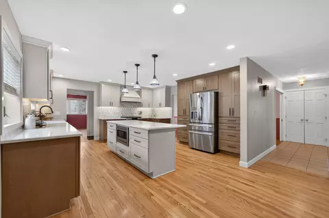 Kitchen - 11 N080 Juliet Dr, Elgin, IL 60124 photo 2 of 6