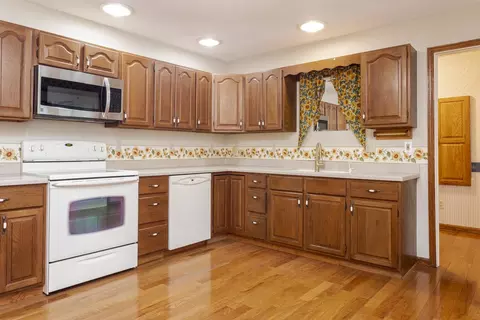 Kitchen - 19710 Nottingham Dr, Downs, IL 61736 photo 2 of 5