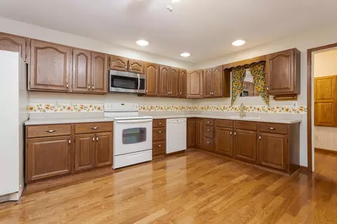 Kitchen - 19710 Nottingham Dr, Downs, IL 61736 photo 1 of 5