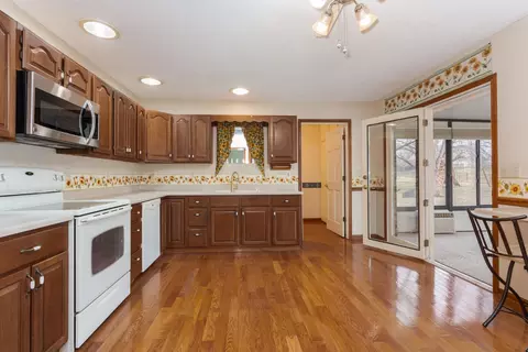 Kitchen - 19710 Nottingham Dr, Downs, IL 61736 photo 4 of 5