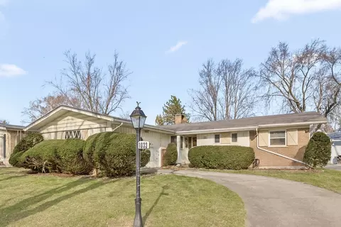 1033 W Ohio St, Glenwood, IL 60425