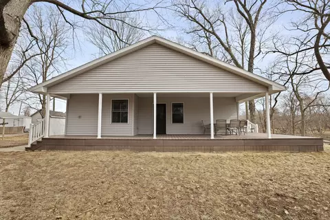 204 S Henry St, Ashkum, IL 60911