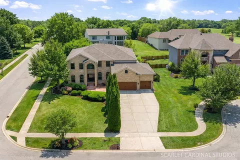 208 Amherst Ct, Oswego, IL 60543