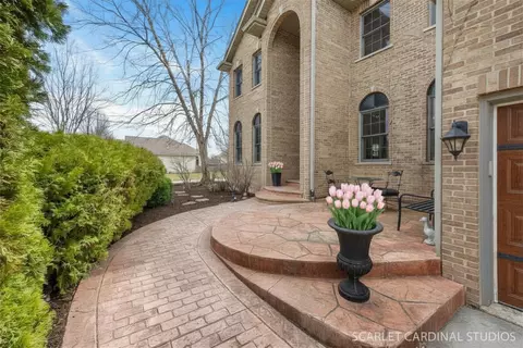 208 Amherst Ct, Oswego, IL 60543