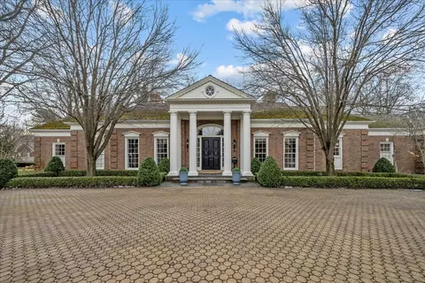 675 E Woodland Rd, Lake Forest, IL 60045