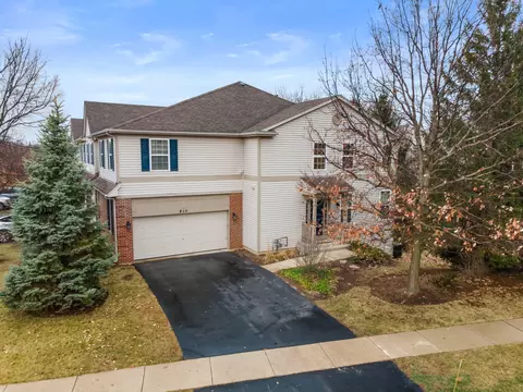 810 Oak Hollow Rd, Crystal Lake, IL 60014