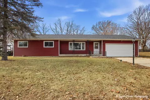 4717 Winnebago Dr, Wonder Lake, IL 60097