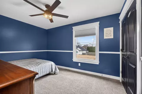 Bedroom - 810 W Pine St, Eldridge, IA 52748 photo 4 of 7