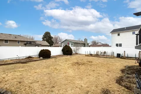 Exterior - 810 W Pine St, Eldridge, IA 52748 photo 7 of 7