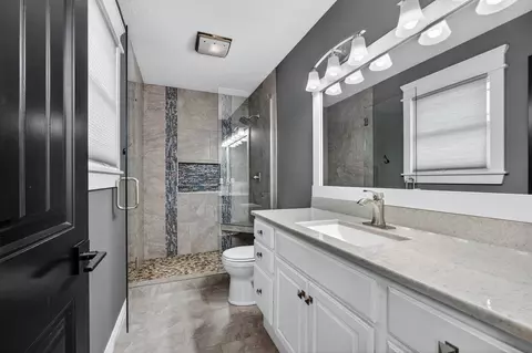 Bath - 810 W Pine St, Eldridge, IA 52748 photo 1 of 2