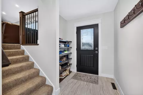 Entry Way - 810 W Pine St, Eldridge, IA 52748 photo 1 of 2