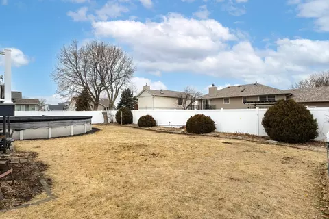 Exterior - 810 W Pine St, Eldridge, IA 52748 photo 5 of 7