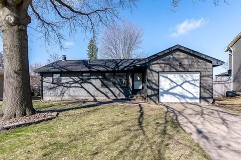 6420 N Ripley St, Davenport, IA 52806