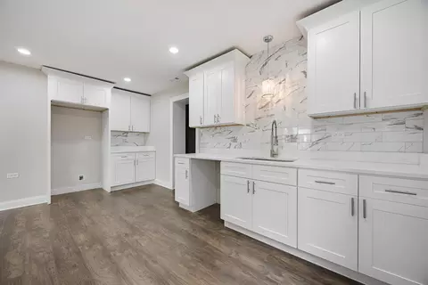 Kitchen - 16145 Honore Ave, Markham, IL 60428 photo 4 of 4