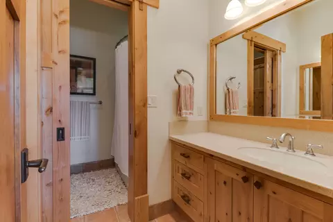 Bath - Undisclosed, Bloomington, IL 61701 photo 11 of 13