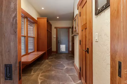 Entry Way - Undisclosed, Bloomington, IL 61701 photo 15 of 18