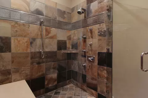 Bath - Undisclosed, Bloomington, IL 61701 photo 5 of 13