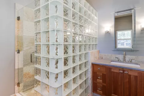 Bath - Undisclosed, Bloomington, IL 61701 photo 1 of 13