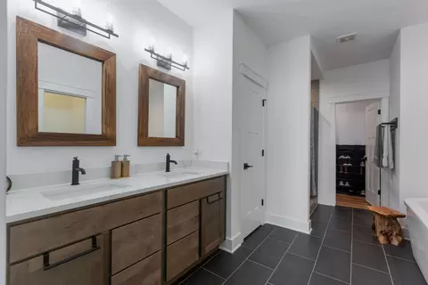 Bath - 3606 Harmony Cir, Elgin, IL 60124 photo 1 of 3