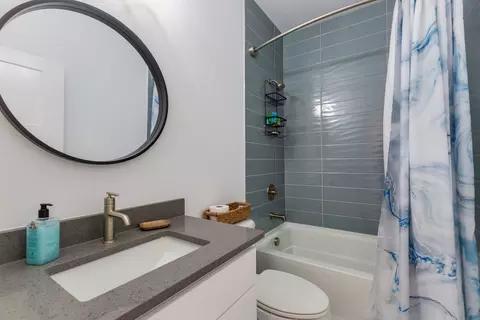 Bath - 3606 Harmony Cir, Elgin, IL 60124 photo 3 of 3