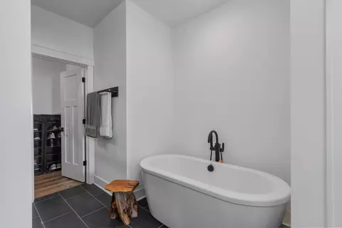 Bath - 3606 Harmony Cir, Elgin, IL 60124 photo 2 of 3