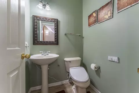 Bath - 6085 Irene Dr, Hoffman Estates, IL 60192 photo 1 of 5