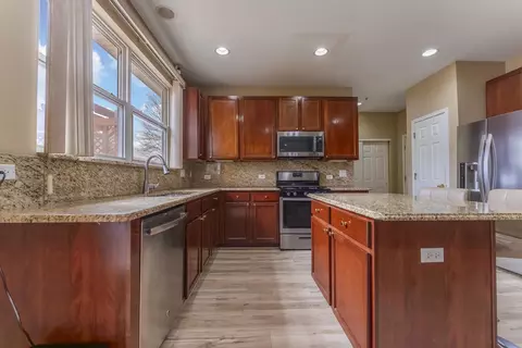 Kitchen - 6085 Irene Dr, Hoffman Estates, IL 60192 photo 2 of 3