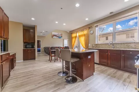 Kitchen - 6085 Irene Dr, Hoffman Estates, IL 60192 photo 3 of 3