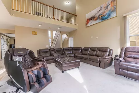 Living - 6085 Irene Dr, Hoffman Estates, IL 60192 photo 2 of 3