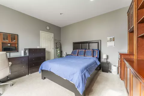 Bedroom - 6085 Irene Dr, Hoffman Estates, IL 60192 photo 2 of 8