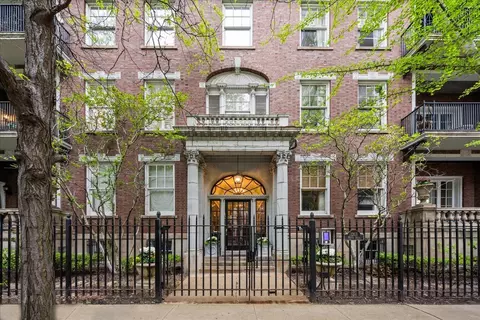 1201 N Astor St #2W, Chicago, IL 60610