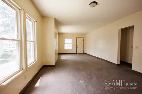 Living - 360 S Elm Ave, Kankakee, IL 60901 photo 3 of 3