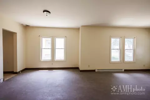Living - 360 S Elm Ave, Kankakee, IL 60901 photo 2 of 3