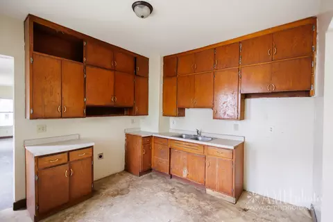 Kitchen - 360 S Elm Ave, Kankakee, IL 60901 photo 1 of 2